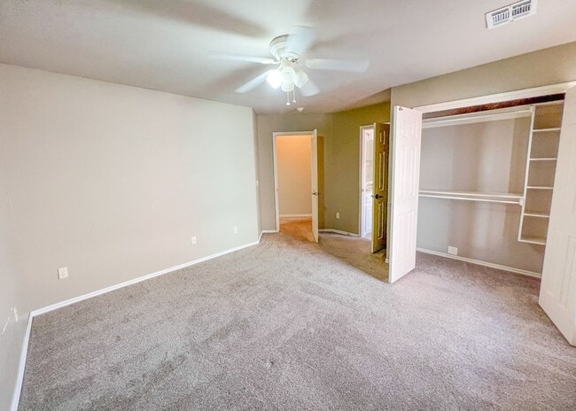 Building Photo - $1000 OFF FIRST MONTHS RENT | Wonderful layout in Fenwick Garden Village!