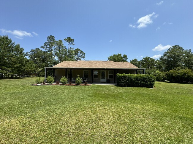 Building Photo - Large Property - No HOA!! - Just outside o...