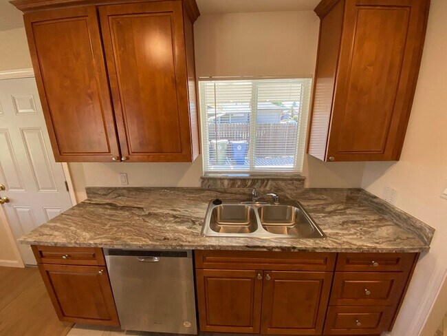 Building Photo - Renovated 3 Bed 1 Bath Home near Bradshaw and highway 50 in Rancho Cordova