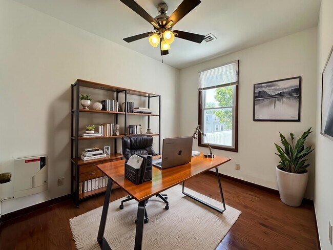 Building Photo - 125 Zabriskie St