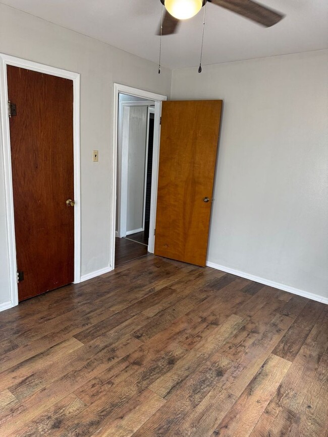 Building Photo - 213 NE Fenway Ave