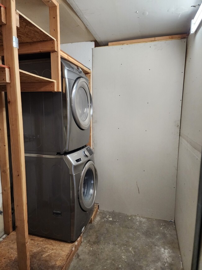 Washer & Dryer - 5962 E Pontiac Way