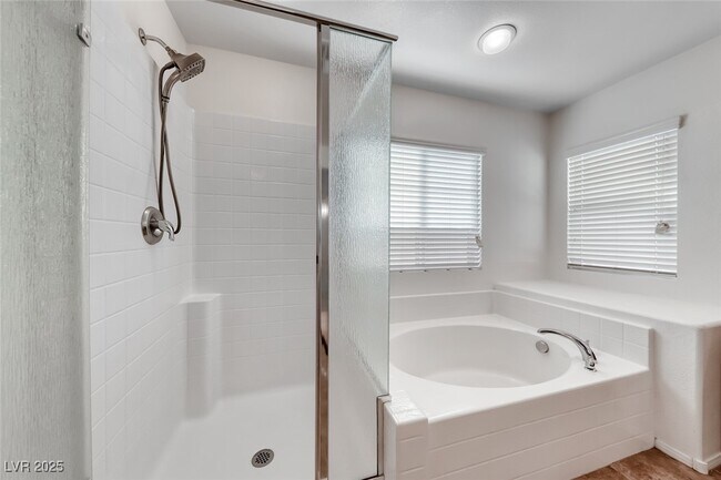 Building Photo - 6534 Ditmars St