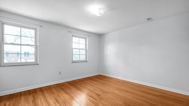 Building Photo - 1810 Northwest Ct