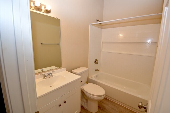 Building Photo - 1335 Ortiz Dr SE