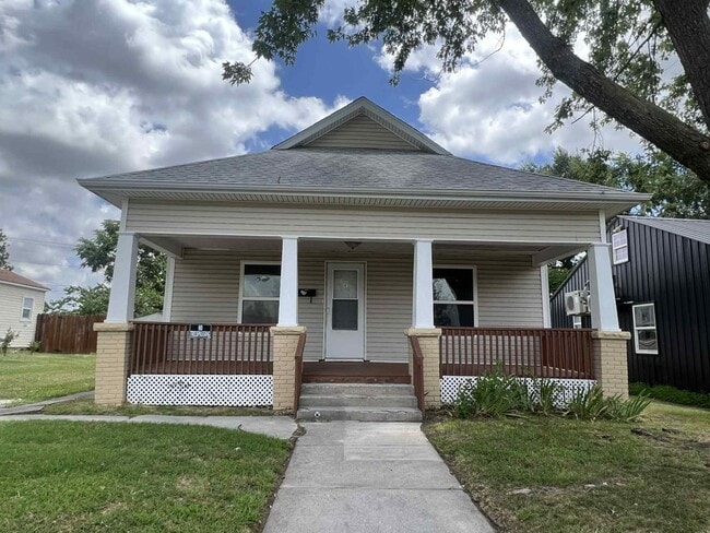 Primary Photo - SUMMER SPECIAL: HALF OFF FIRST MONTH RENT!...