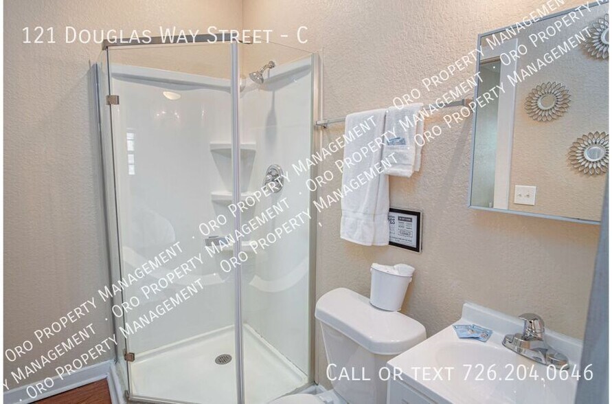 Building Photo - Remodeled Studio Near Awesome Downtown