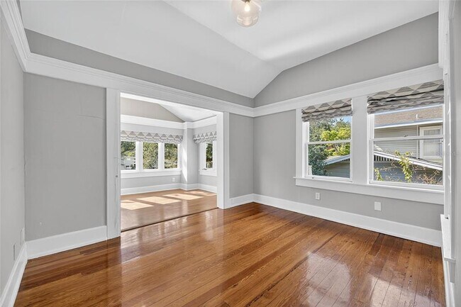 Building Photo - 3003 W Harbor View Ave