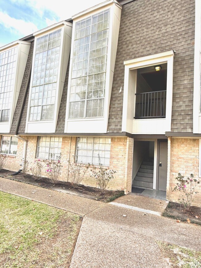 Building Photo - 12633 Memorial Dr