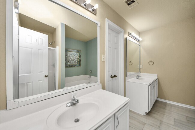Building Photo - 130 Thunder Basin Dr