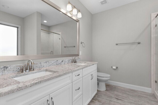 Building Photo - 702 Shady Ln Dr