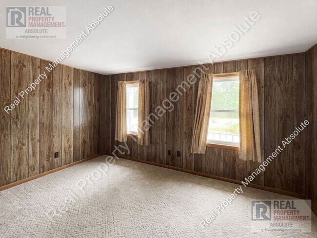Building Photo - 324 Mammoth Rd