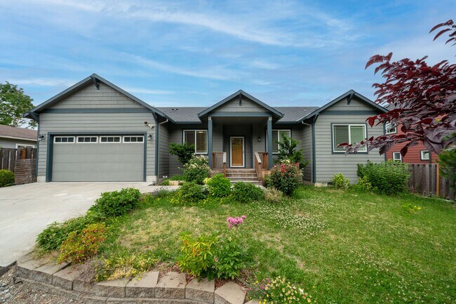 Building Photo - 9965 SE Taggart St