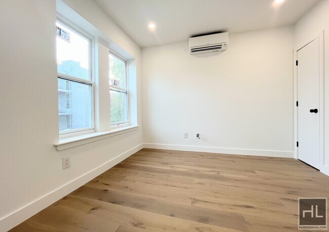 Building Photo - Luxury Gut Renovation Boerum Hill -  2BEDS...