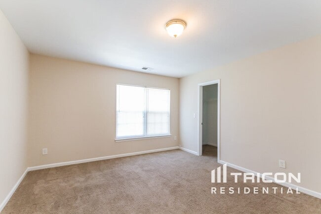 Building Photo - 6724 Commack Dr