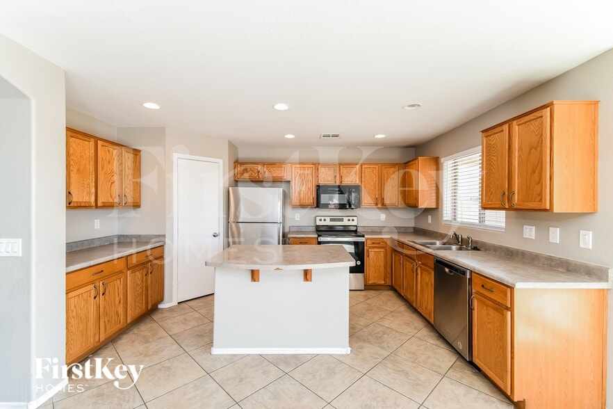 Building Photo - 29344 N Yellow Bee Dr