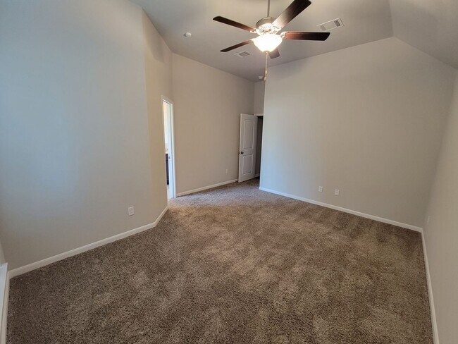 Building Photo - Bryan - 3 bedroom / 2 bath / 2 car garage house with fenced in back yard.