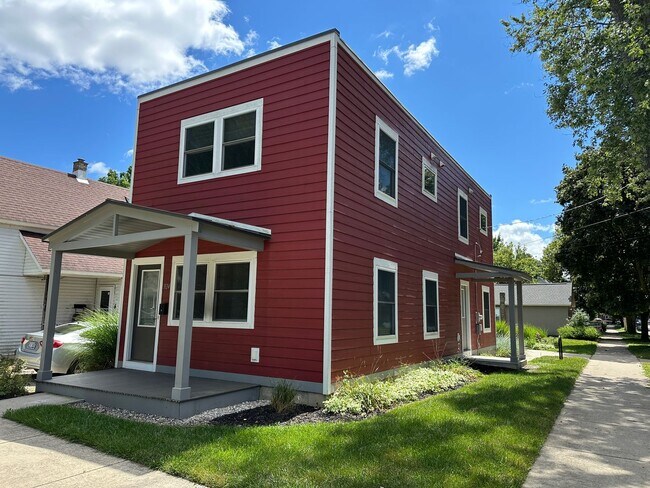 Primary Photo - 924 Dayton St SW
