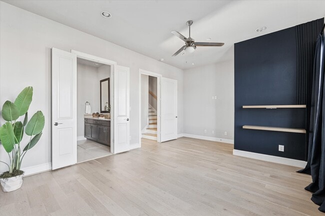 Building Photo - 1005 St Charles St