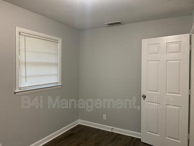 Building Photo - 4807 Gardiner Dr