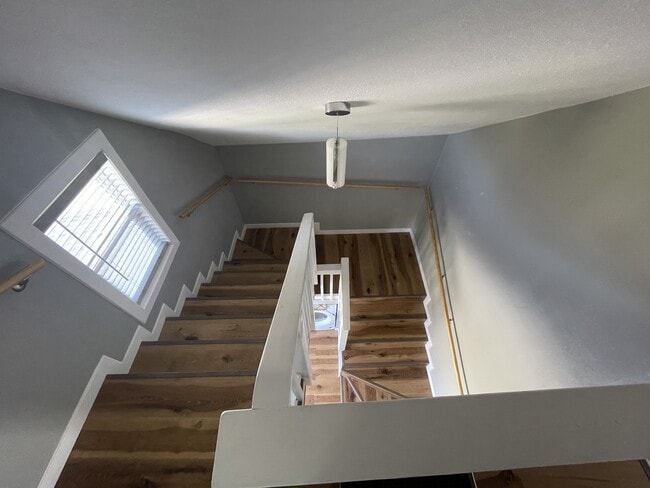 Building Photo - 105 W Summit St