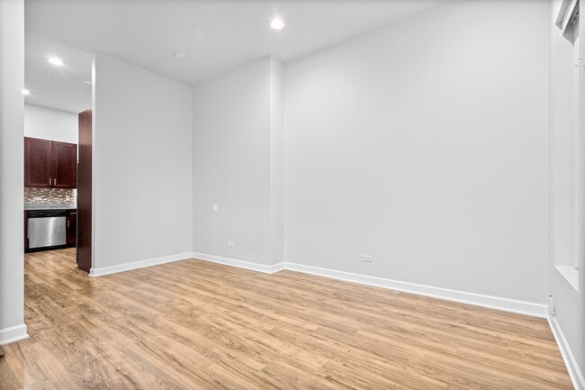 Building Photo - 1528 N Ashland Ave