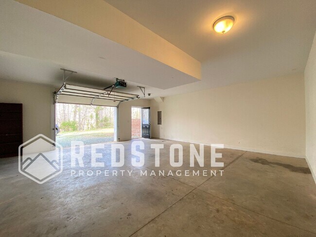 Building Photo - 3903 Johns Creek Dr