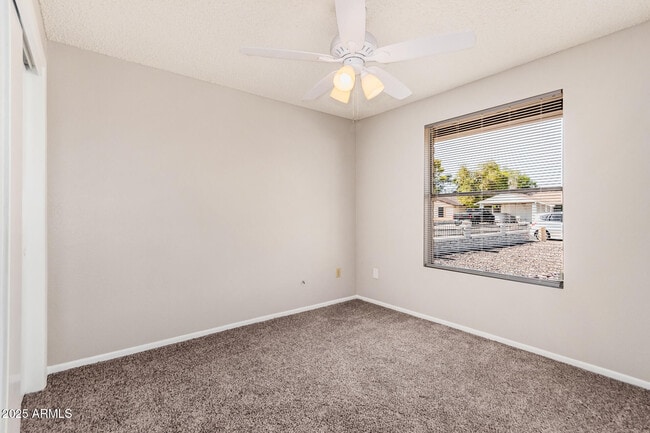 Building Photo - 5505 W Sunnyslope Ln