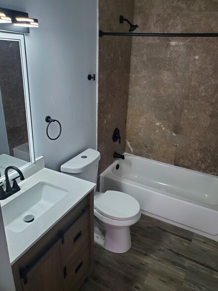 Bathroom - 250 Inslee Pl