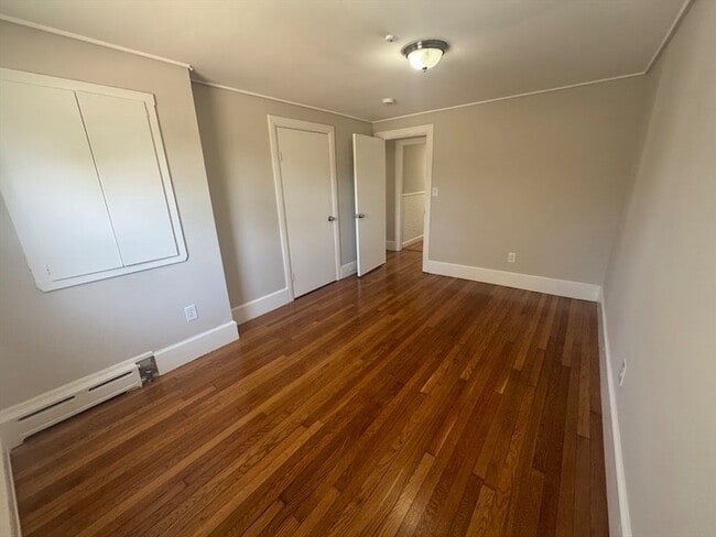 Building Photo - 34 Booth St