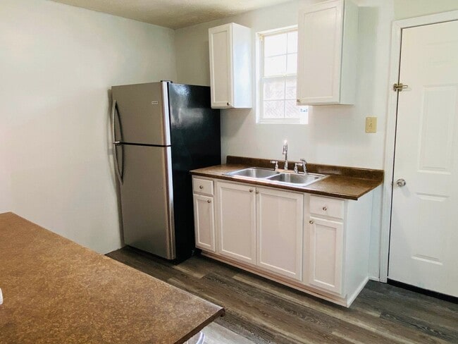 Building Photo - 1260 Hillridge Dr