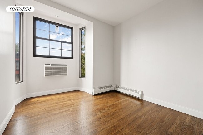 Building Photo - 497 6th Ave