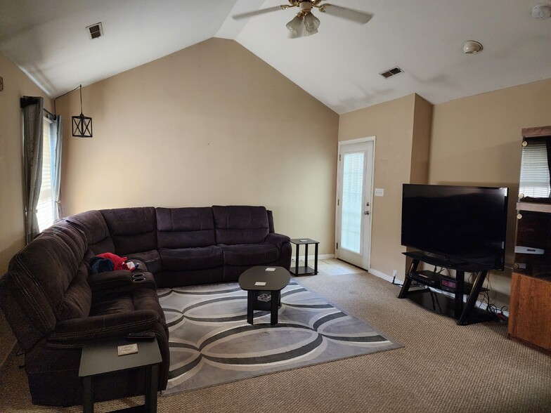 Living room - 1445 Ford Rd