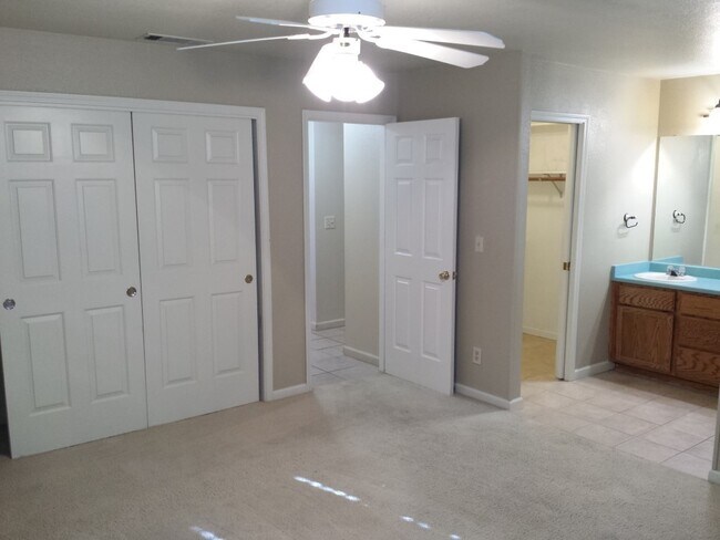 Building Photo - 3190 Driftstone Dr