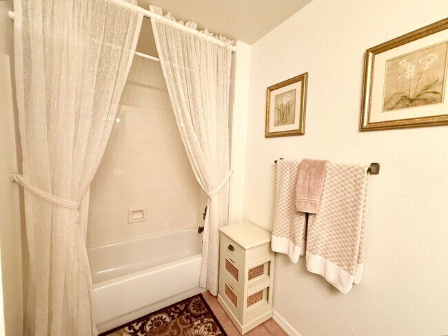 Building Photo - Luxury Fully Furnished Golf Course Condo in Gated Hassayampa!