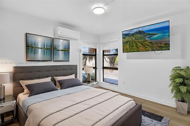 Building Photo - 1600 S Le Jeune Rd