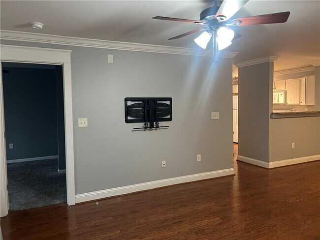 Building Photo - 833 Old Greenville Hwy