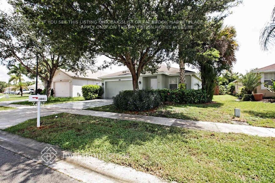 Building Photo - 1041 Park Hill Dr