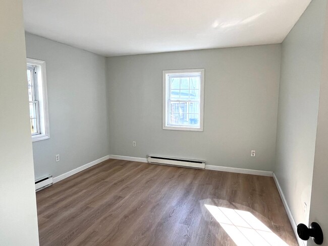 Building Photo - 2BR/1BA Available Now!! - Newly Renovated!...