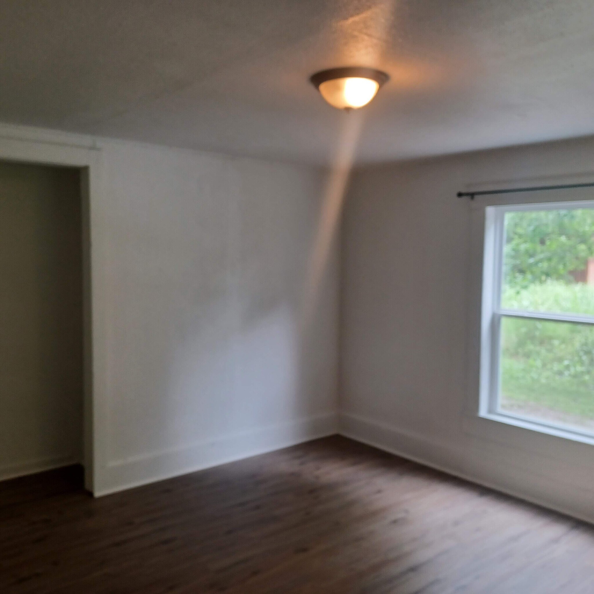 Building Photo - 505 W Maple