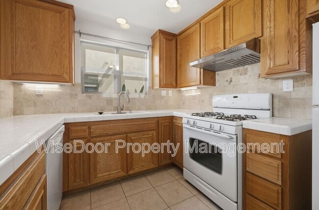 Building Photo - 1087 Waterfall Way