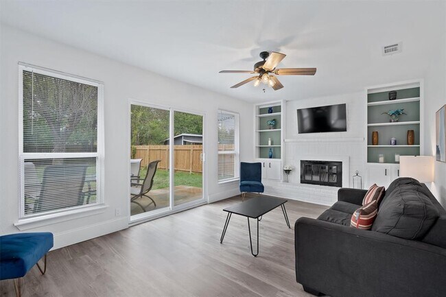 Building Photo - 405 E Logan St