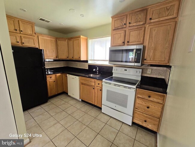 Building Photo - 13825 Cabernet Ct
