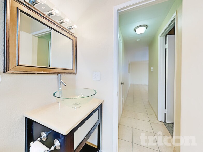 Building Photo - 602 Chyrl Way