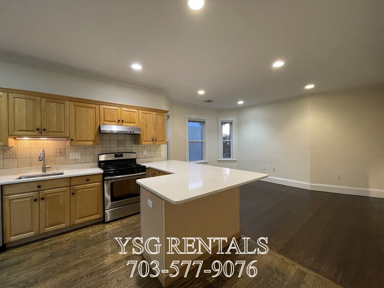 Building Photo - 14 Dorr St