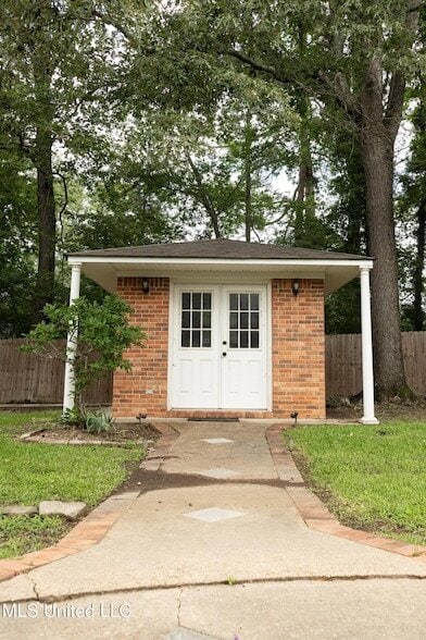 Building Photo - 110 Little John Ln