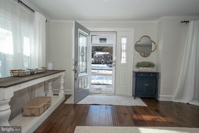 Building Photo - 227 E Hathaway Ln