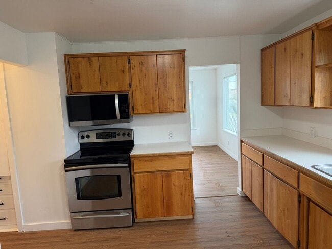 Building Photo - Updated 3 bedroom, 1 bath house in Creswell!