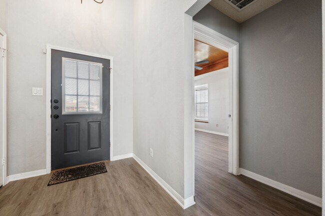 Building Photo - 2109 Boxwood Path
