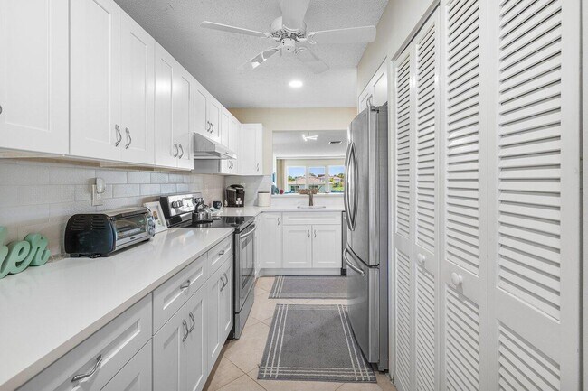 Building Photo - 5850 Sugar Palm Ct